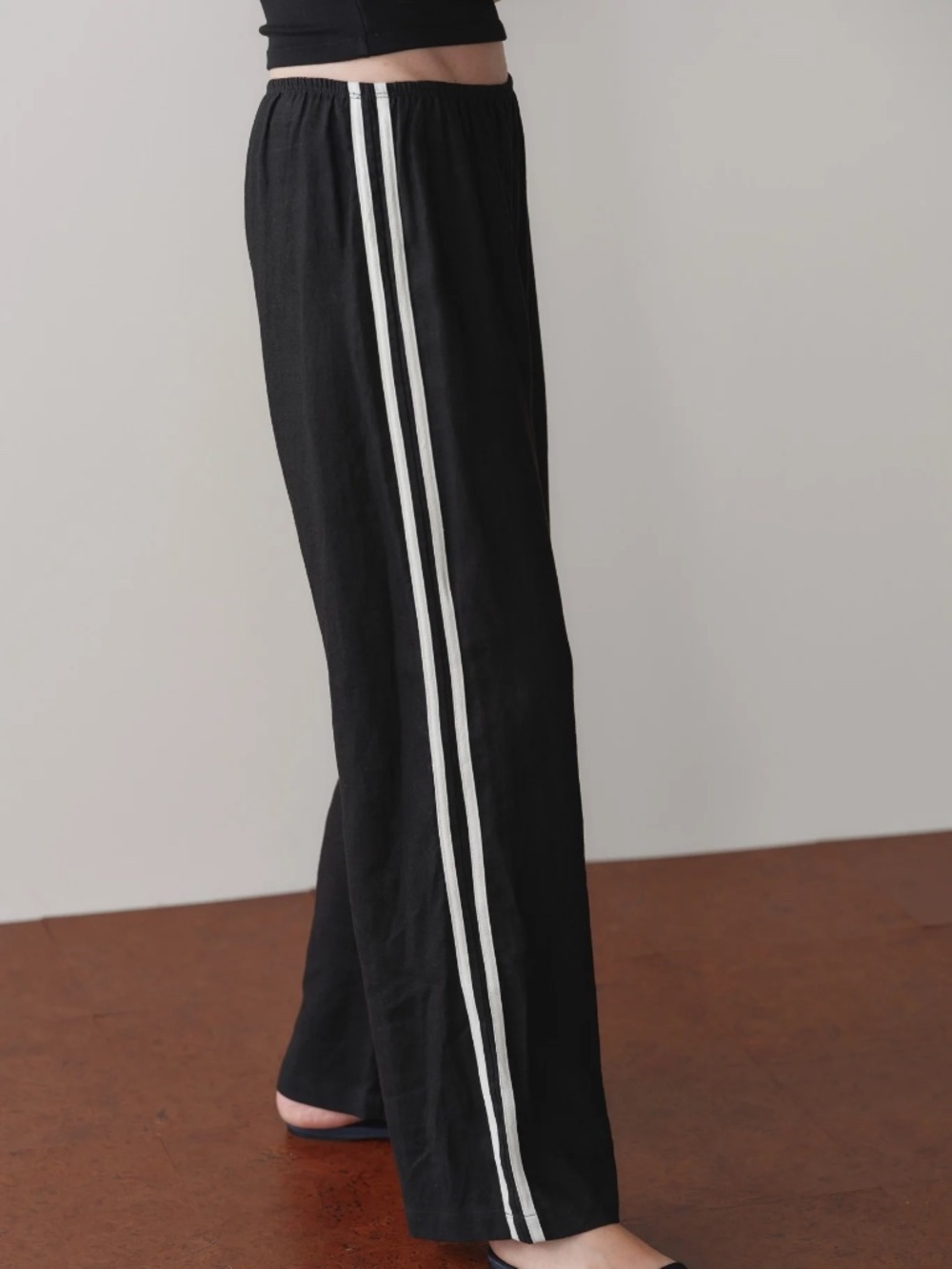 New Donni Linen Crop Stripe Pant in Jet - Picture 4 of 10